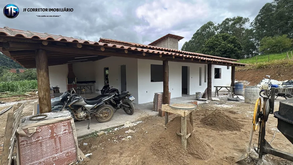 Chácara, 3 quartos, 1560 m² - Foto 1
