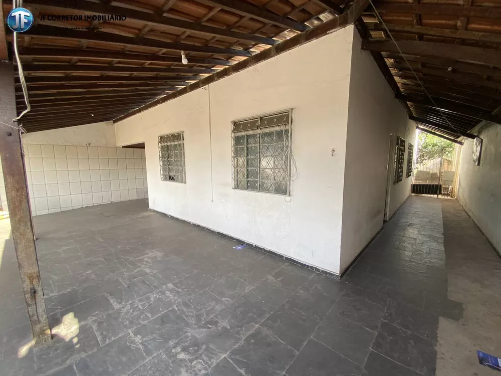 Casa à venda com 3 quartos, 256m² - Foto 1