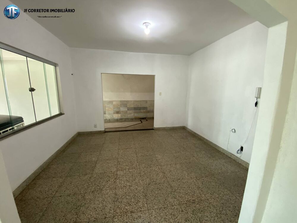 Casa à venda com 4 quartos, 300m² - Foto 1