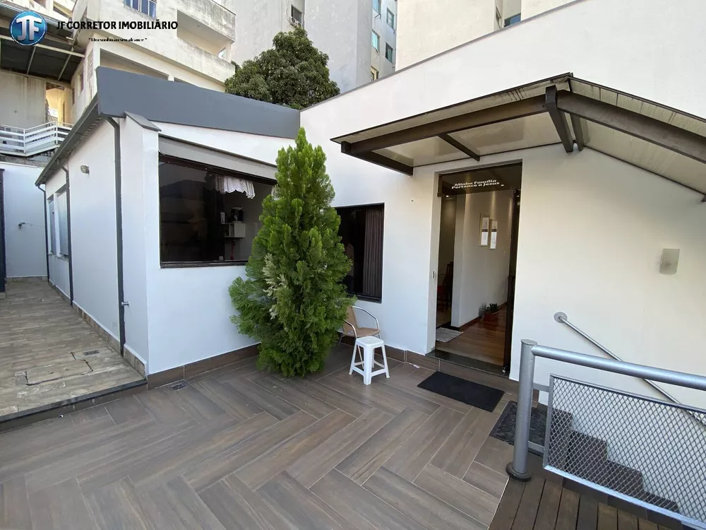 Casa à venda com 4 quartos, 360m² - Foto 1