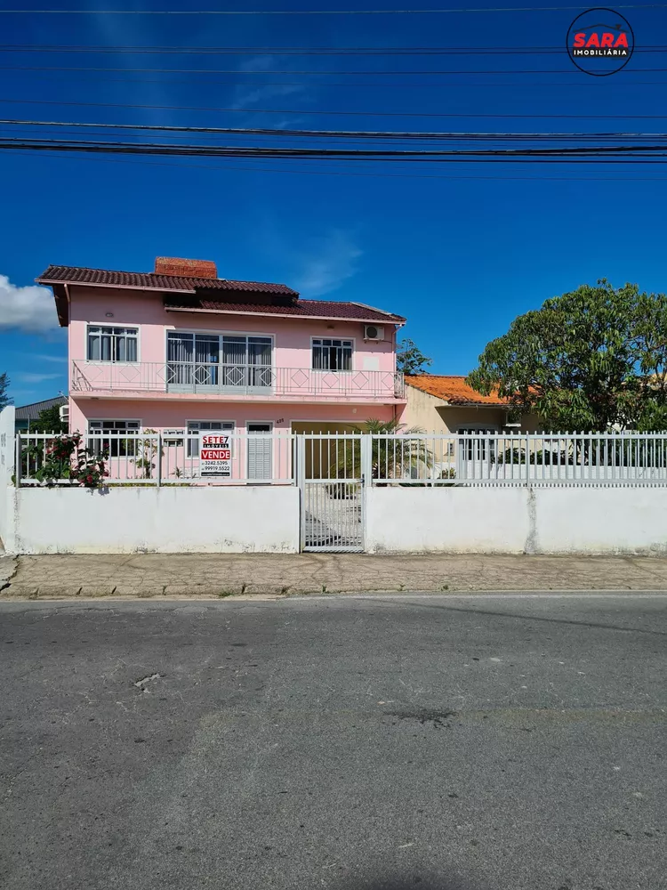 Casa à venda com 4 quartos, 180m² - Foto 1