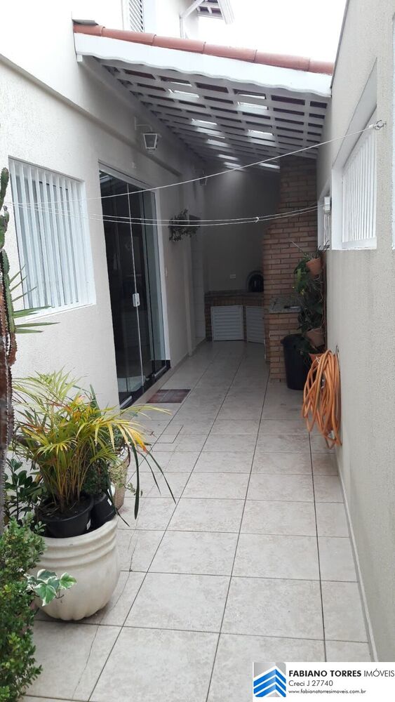 Sobrado à venda com 3 quartos, 190m² - Foto 1
