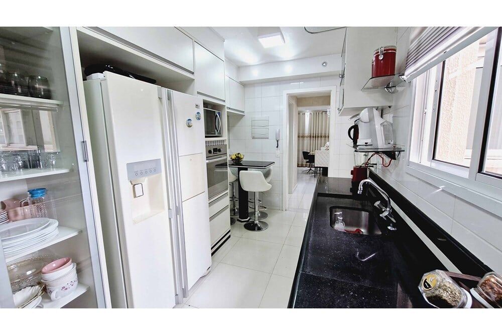 Apartamento à venda com 3 quartos, 133m² - Foto 3
