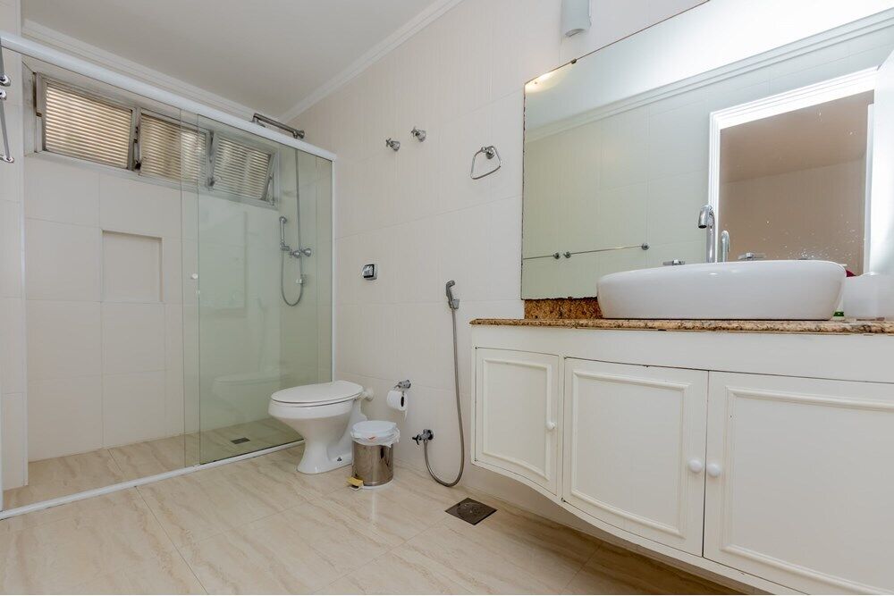 Apartamento à venda com 4 quartos, 223m² - Foto 2