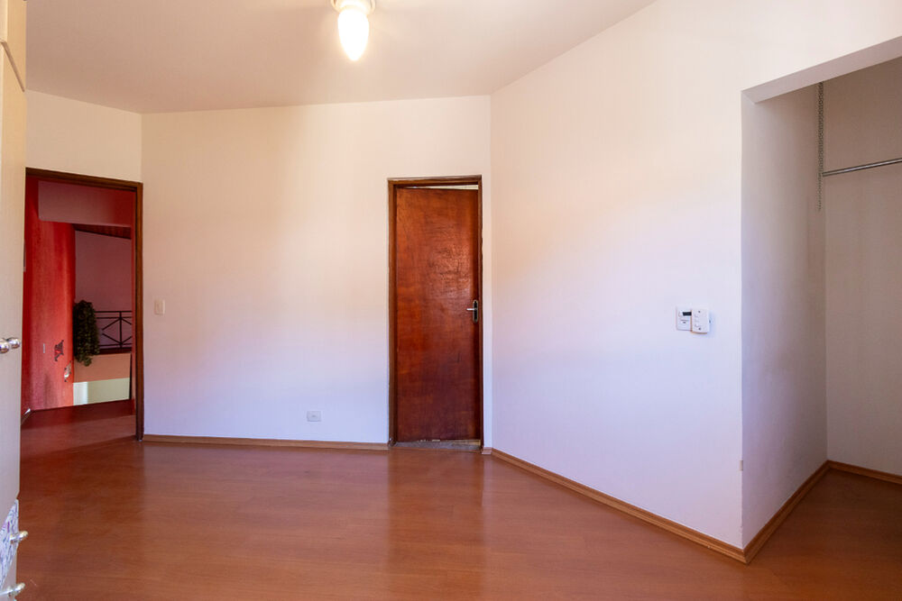 Casa à venda com 3 quartos, 330m² - Foto 2