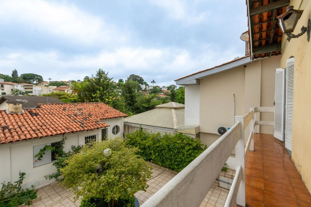 Casa à venda com 3 quartos, 303m² - Foto 2