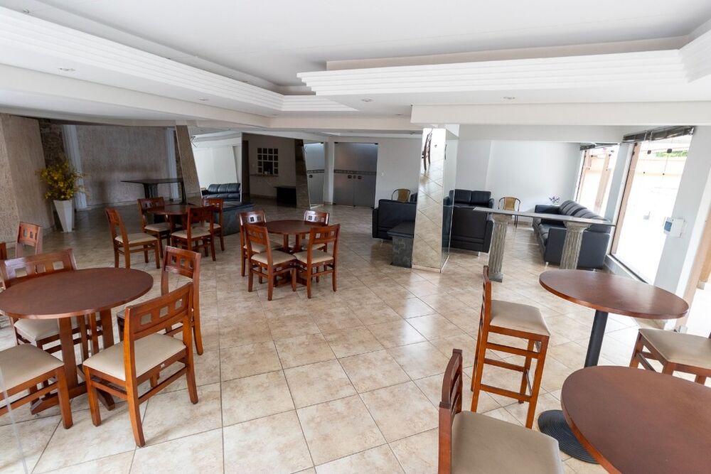 Apartamento à venda com 3 quartos, 147m² - Foto 2