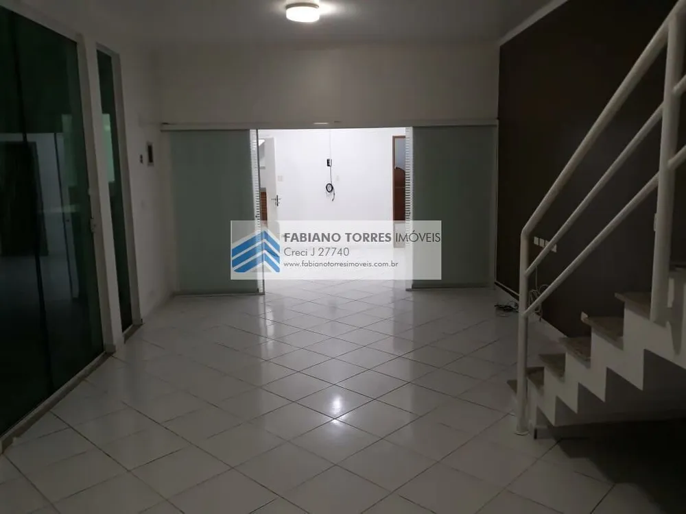 Sobrado, 3 quartos, 241 m² - Foto 1