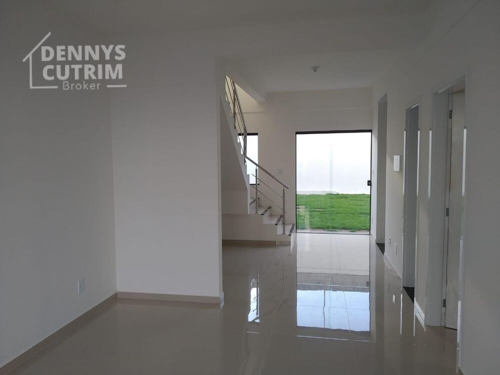 Casa à venda com 3 quartos, 111m² - Foto 2