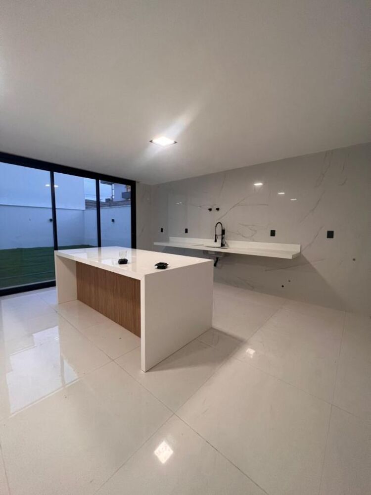 Casa de Condomínio à venda com 3 quartos, 271m² - Foto 3