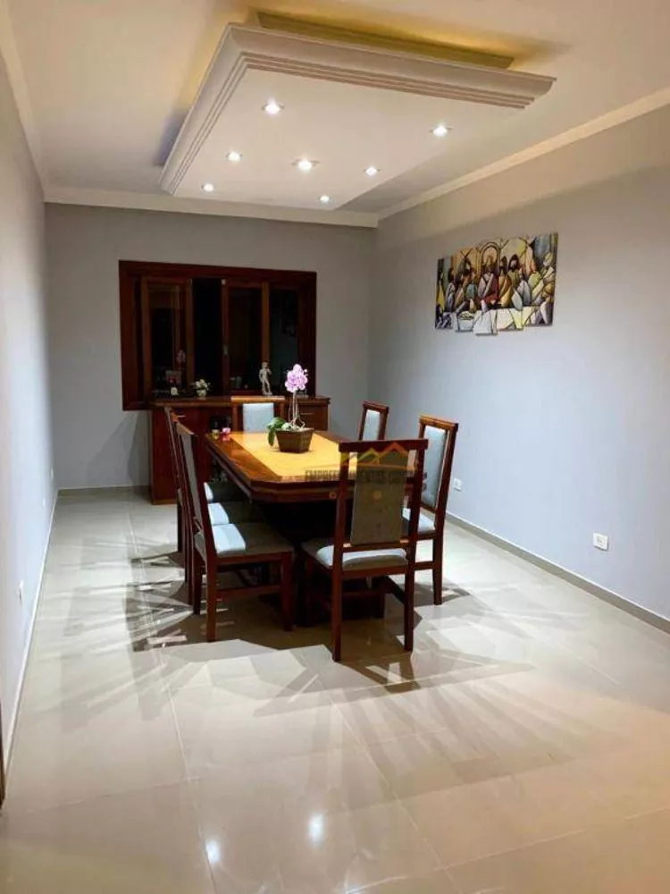 Casa à venda com 3 quartos, 242m² - Foto 3