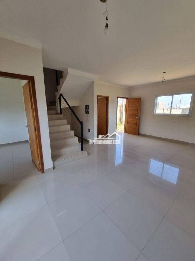 Casa à venda com 3 quartos, 88m² - Foto 1