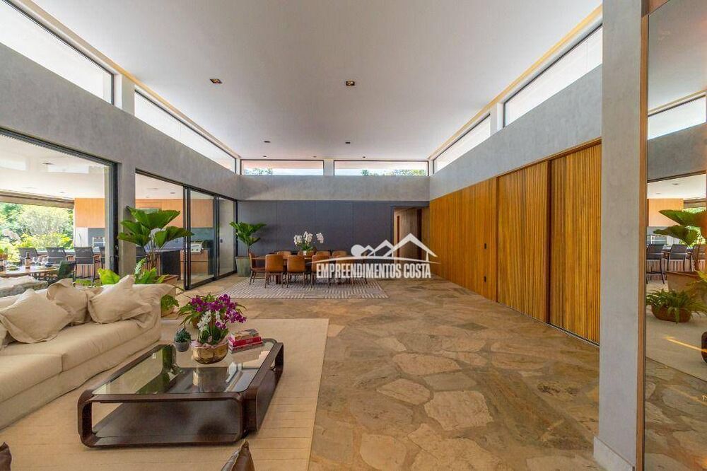 Casa de Condomínio à venda com 5 quartos, 557m² - Foto 2