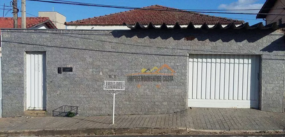 Casa à venda com 3 quartos, 200m² - Foto 1