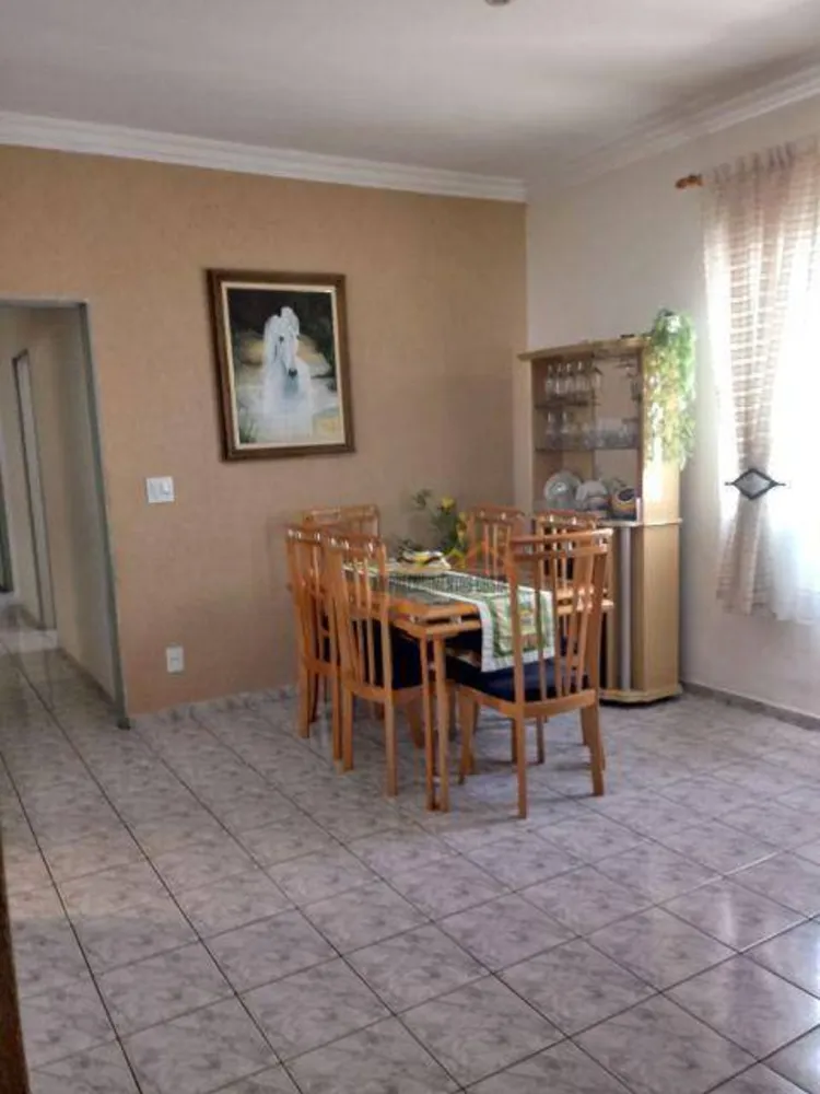 Casa, 3 quartos, 200 m² - Foto 2