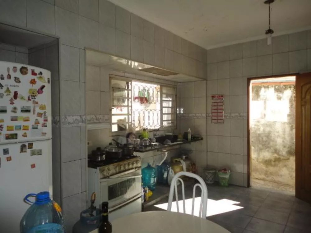 Casa à venda com 2 quartos, 150m² - Foto 4