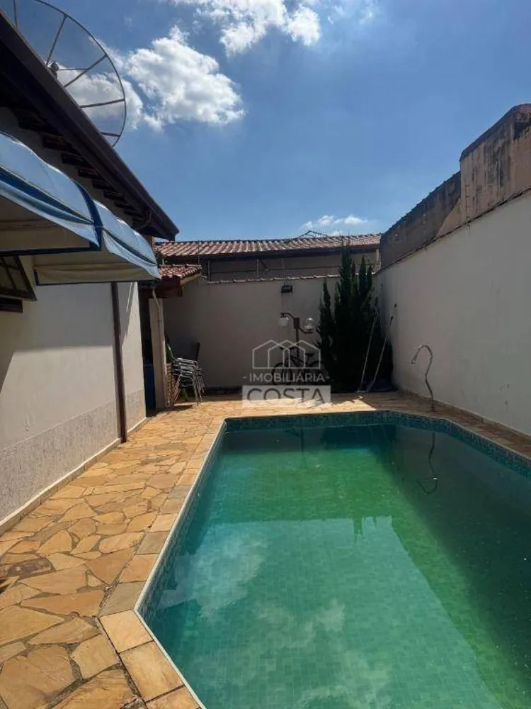 Casa, 4 quartos, 250 m² - Foto 1