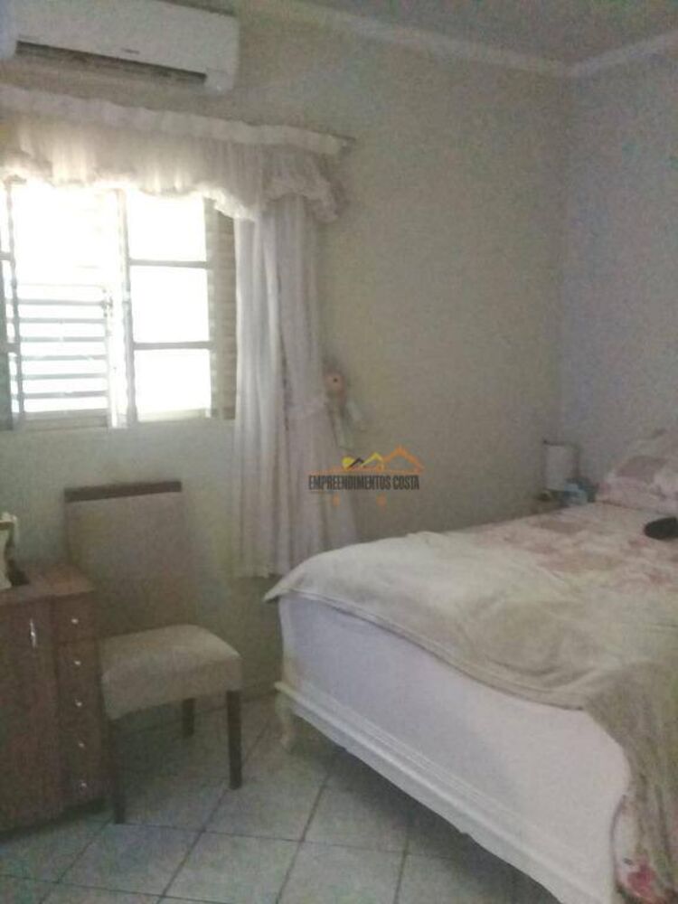 Casa à venda com 4 quartos, 150m² - Foto 4