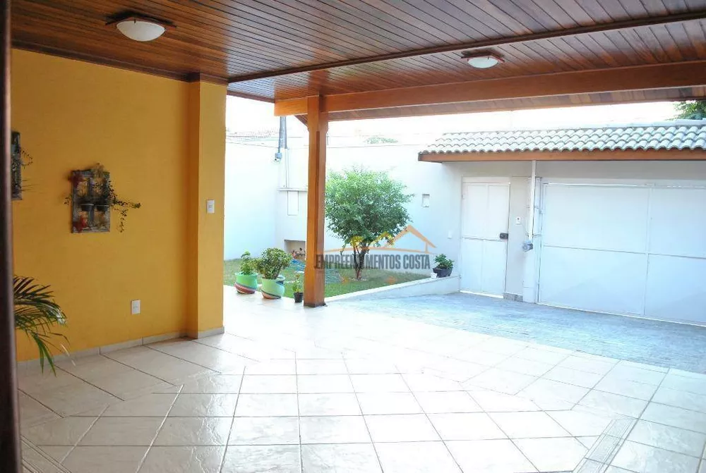 Casa, 3 quartos, 247 m² - Foto 2