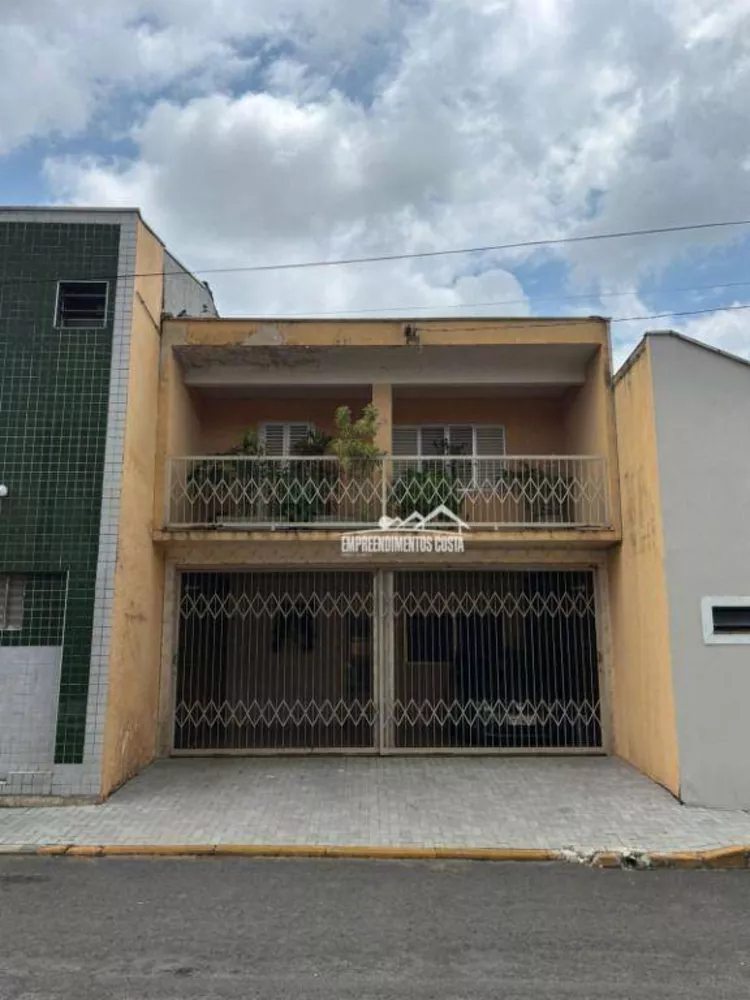 Casa, 4 quartos, 203 m² - Foto 1
