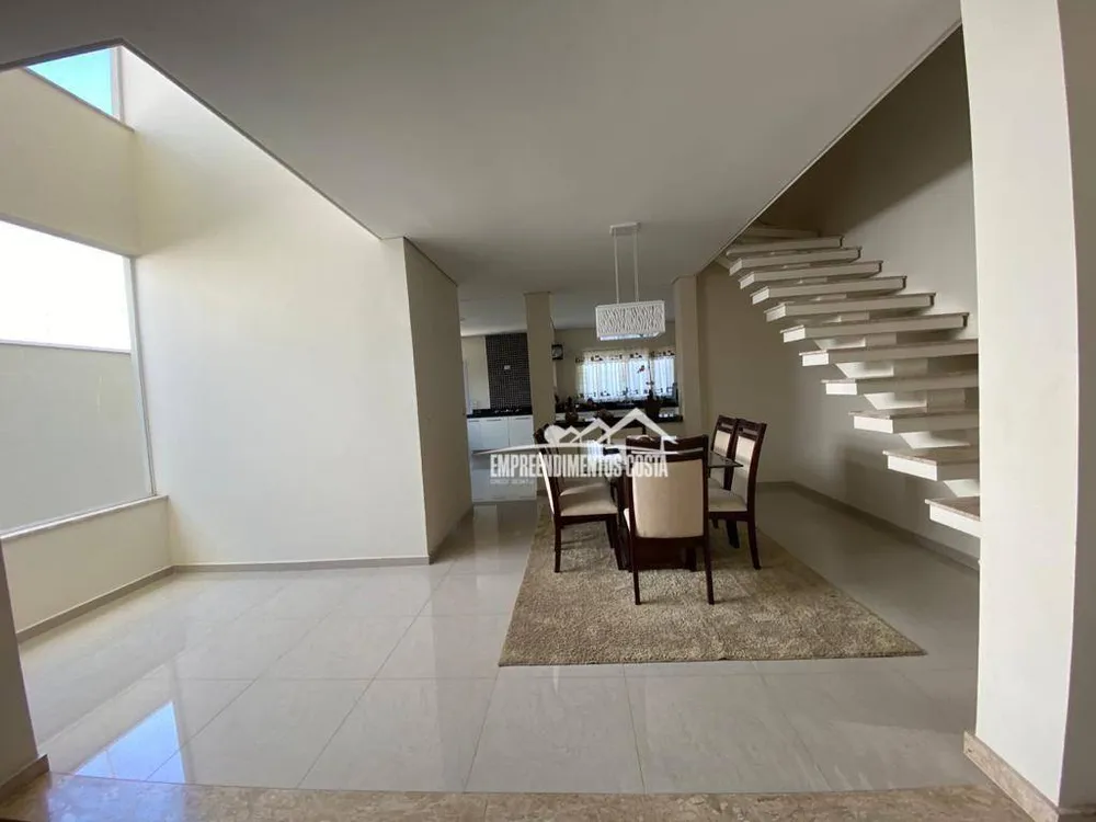 Casa, 3 quartos, 260 m² - Foto 1