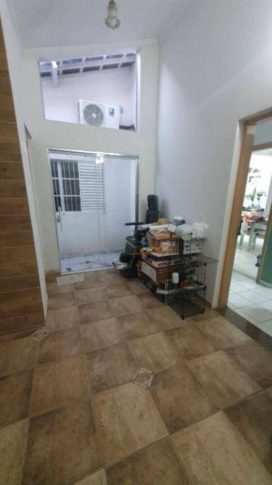 Casa à venda com 6 quartos, 250m² - Foto 4