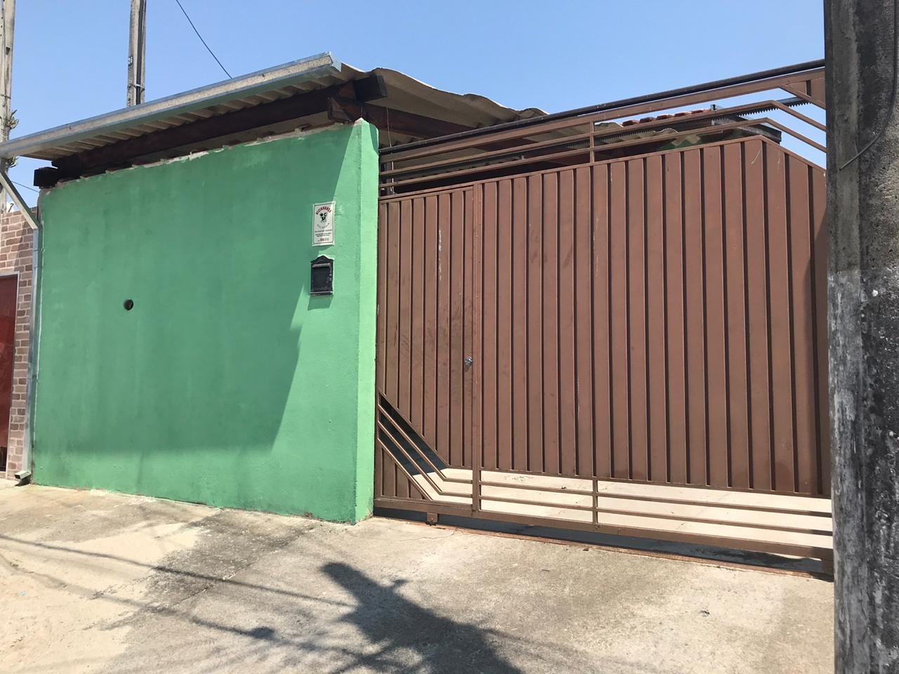 Casa à venda com 2 quartos, 100m² - Foto 1