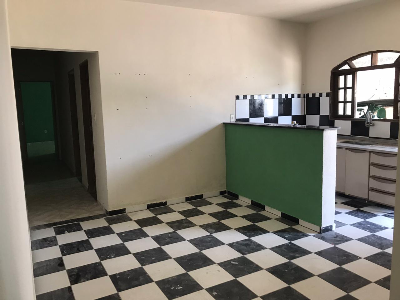 Casa à venda com 2 quartos, 100m² - Foto 2