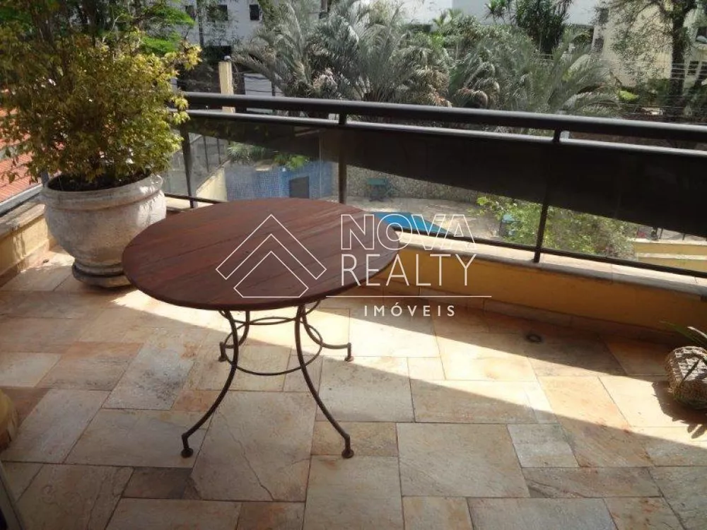 Apartamento, 3 quartos, 245 m² - Foto 2