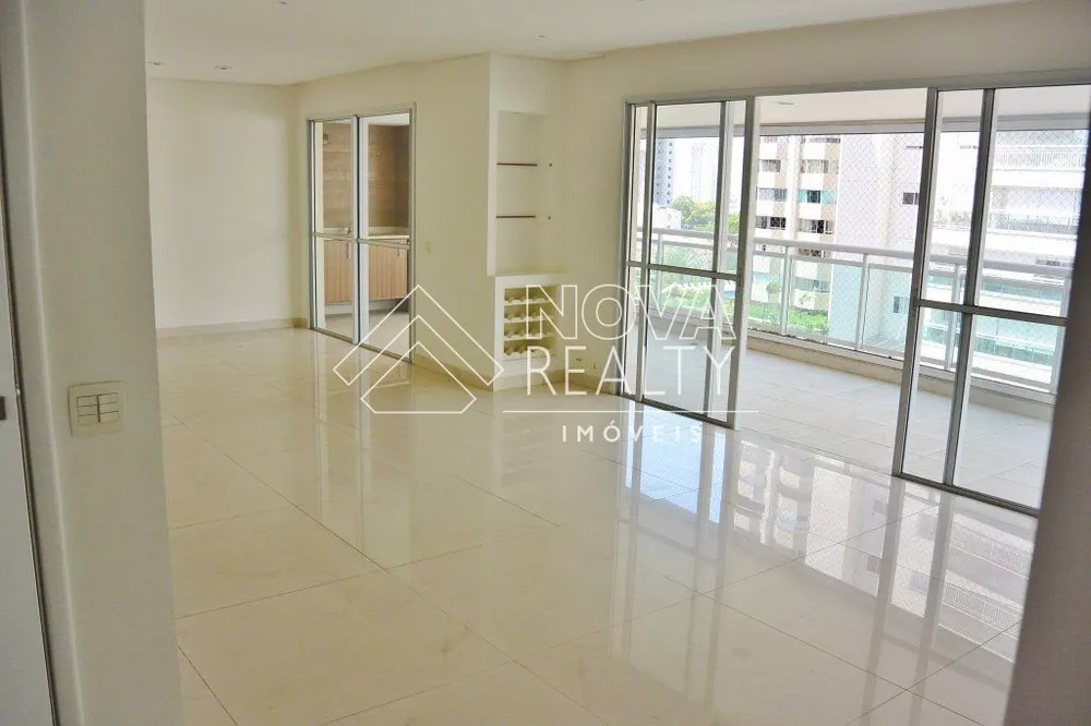 Apartamento à venda com 4 quartos, 186m² - Foto 1