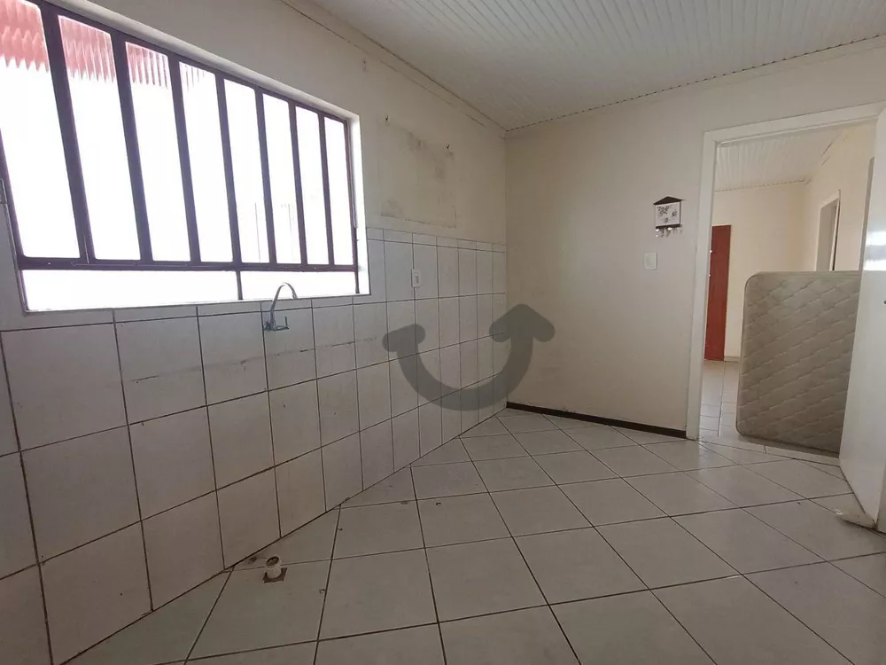 Casa à venda com 2 quartos, 129m² - Foto 2