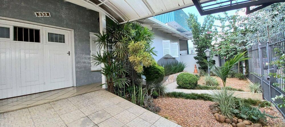 Casa à venda com 5 quartos, 201m² - Foto 2