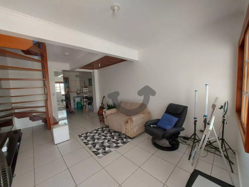 Casa à venda e aluguel com 3 quartos, 87m² - Foto 3