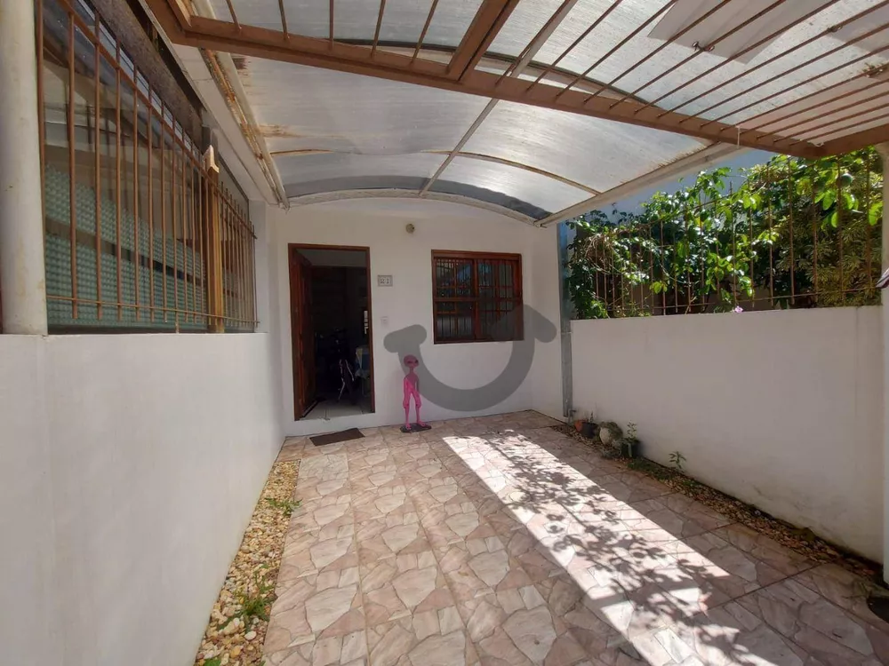 Casa à venda e aluguel com 3 quartos, 87m² - Foto 1