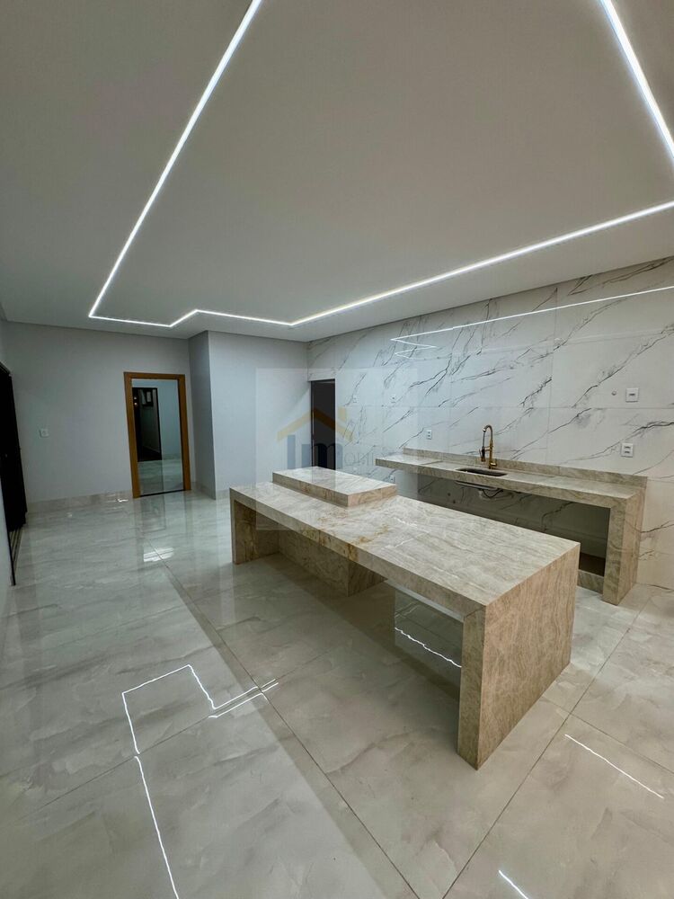 Casa, 3 quartos, 215 m² - Foto 1