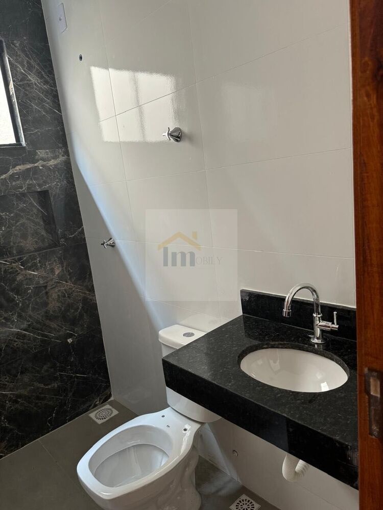 Casa à venda com 3 quartos, 99m² - Foto 1