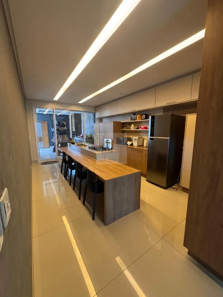 Casa, 3 quartos, 195 m² - Foto 1