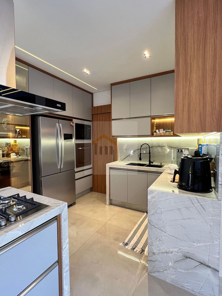 Casa à venda com 4 quartos, 260m² - Foto 2