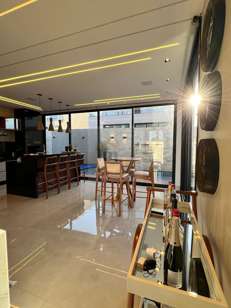 Casa à venda com 4 quartos, 260m² - Foto 3