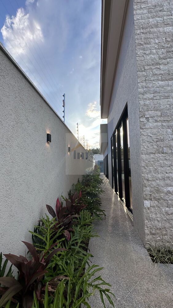 Casa à venda com 4 quartos, 223m² - Foto 4