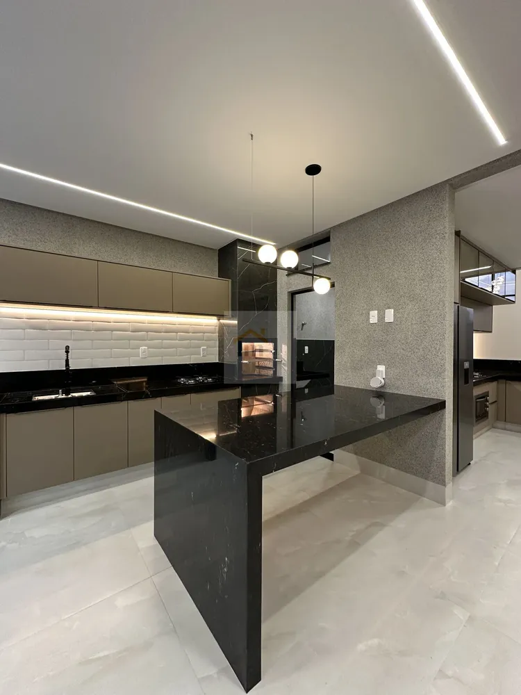 Casa, 4 quartos, 224 m² - Foto 3