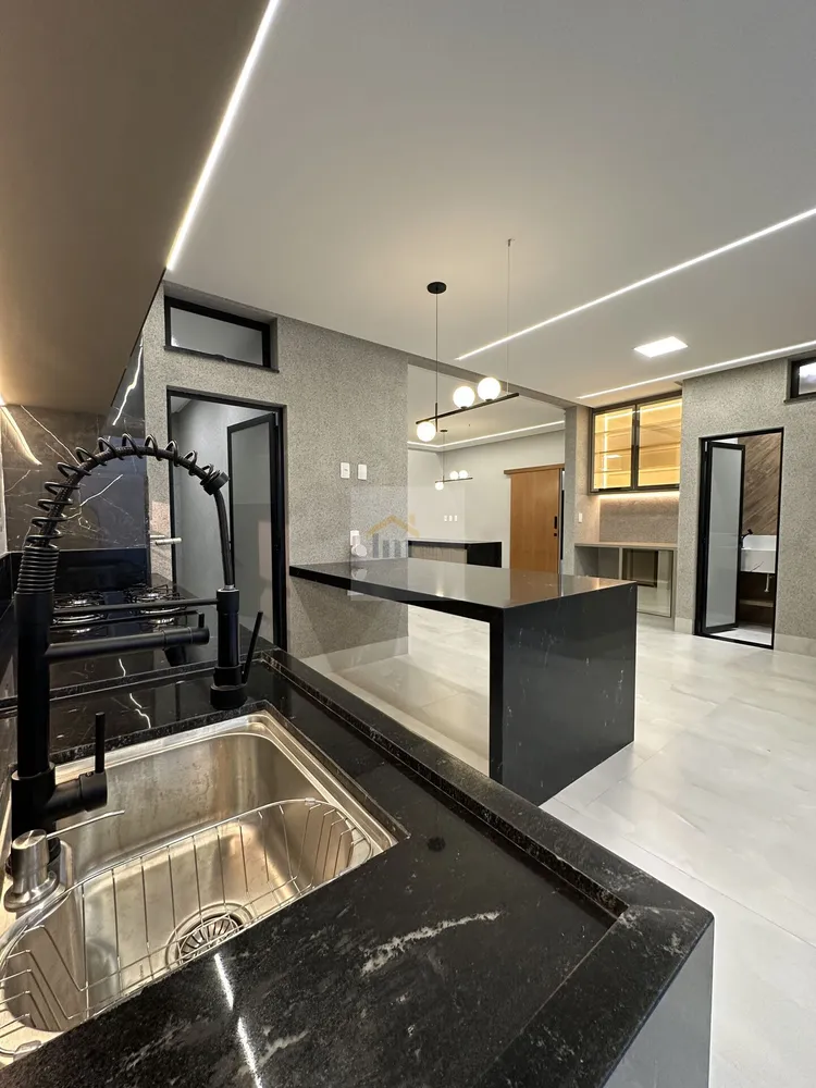 Casa, 4 quartos, 224 m² - Foto 2