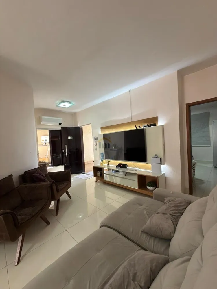 Casa, 3 quartos, 210 m² - Foto 1
