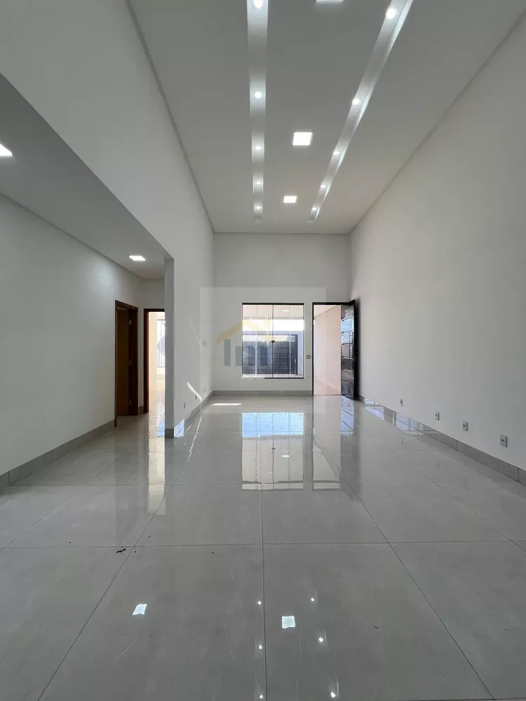 Casa à venda com 3 quartos, 151m² - Foto 1