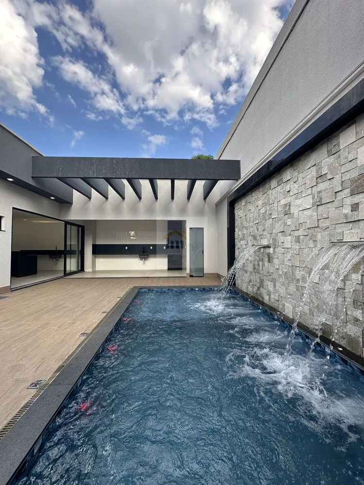 Casa, 3 quartos, 214 m² - Foto 2