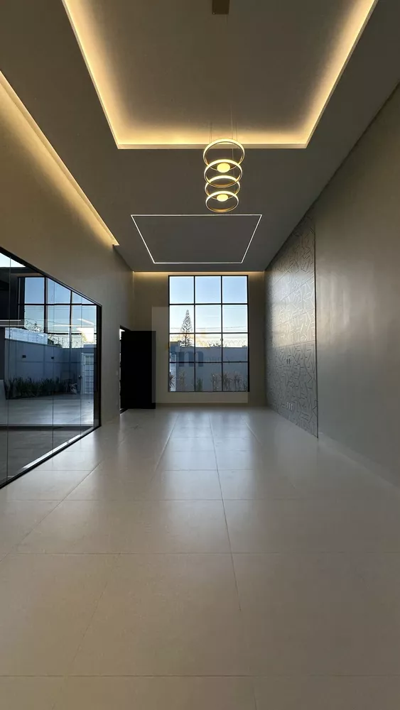 Casa à venda com 4 quartos, 218m² - Foto 1