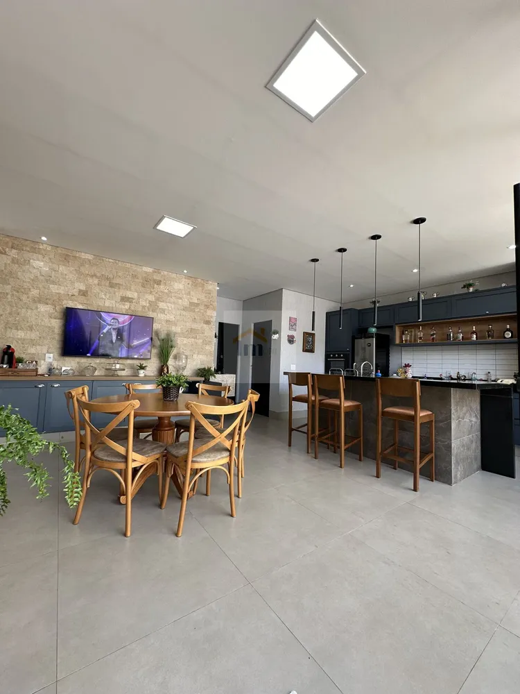 Casa, 3 quartos, 256 m² - Foto 1