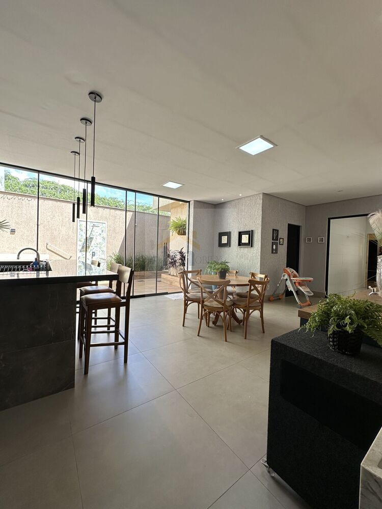 Casa, 3 quartos, 256 m² - Foto 2