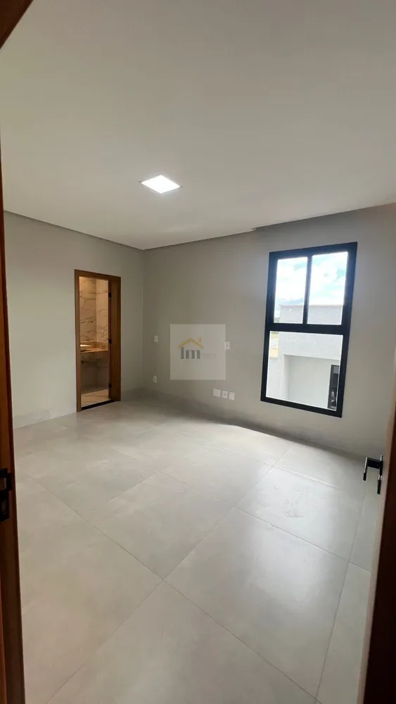 Casa, 4 quartos, 230 m² - Foto 1