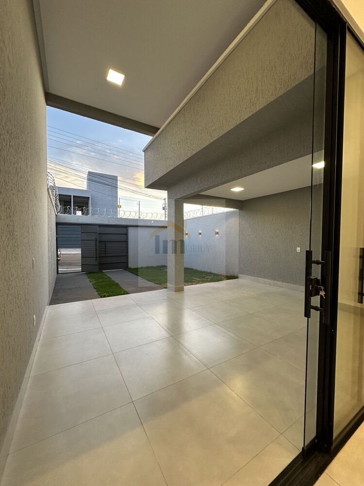 Casa à venda com 3 quartos, 138m² - Foto 1